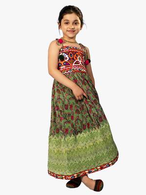girl's shoulder straps green navratri dress 5