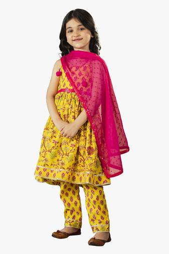 Jilmil girl's jaipuri printed kurta with pant and dupatta (set of 3)