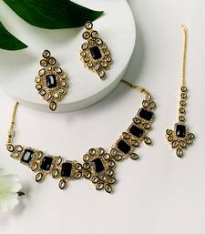 Traditional Kundan & Stone Choker Necklace Jewellery with Earrings & Maang Tikka Set