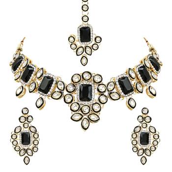 Traditional Kundan & Stone Choker Necklace Jewellery with Earrings & Maang Tikka Set 2