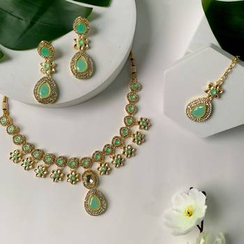 Latest Stylish Traditional Kundan Necklace Jewellery Set 1