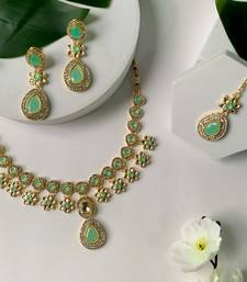 Latest Stylish Traditional Kundan Necklace Jewellery Set