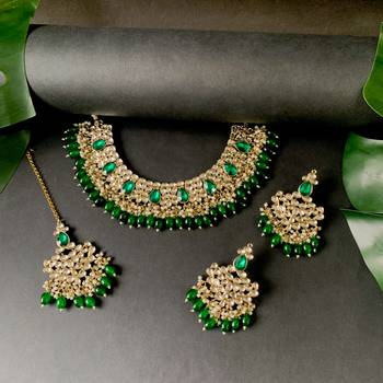 Traditional Kundan Pearl Hanging Choker Necklace Jewellery Set With Earrings & Maang Tikka 1