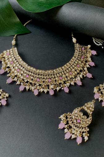 Traditional Kundan Pearl Hanging Choker Necklace Jewellery Set With Earrings & Maang Tikka
