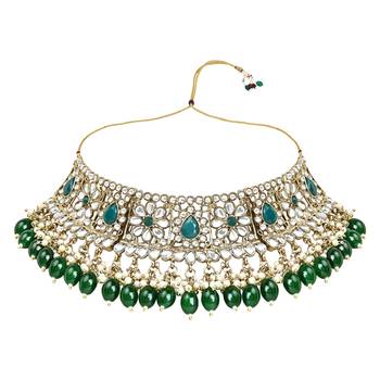 Traditional Pearl Kundan Studded Choker Jewellery Necklace Set with Maang Tikka 3