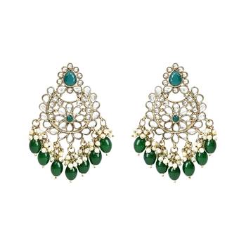 Traditional Pearl Kundan Studded Choker Jewellery Necklace Set with Maang Tikka 4