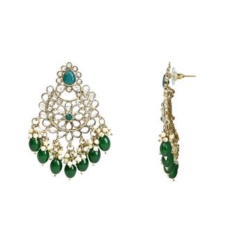 Traditional Pearl Kundan Studded Choker Jewellery Necklace Set with Maang Tikka 5