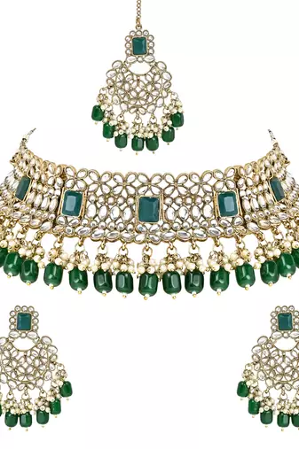 Traditional Pearl Kundan Choker Jewellery Necklace Set with Maang Tikka