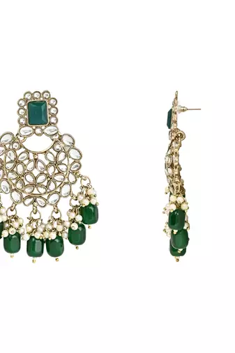 Traditional Pearl Kundan Choker Jewellery Necklace Set with Maang Tikka