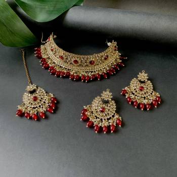 Traditional Kundan Pearl Hanging Choker Necklace Jewellery Set With Earrings & Maang Tikka 1