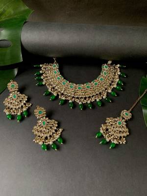Traditional Kundan Pearl Drop Bridal Choker Necklace With Chandbali Earrings & Maang Tikka Jewellery Set 1