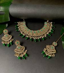 Traditional Kundan Pearl Drop Bridal Choker Necklace With Chandbali Earrings & Maang Tikka Jewellery Set