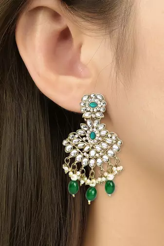 Traditional Kundan Pearl Drop Bridal Choker Necklace With Chandbali Earrings & Maang Tikka Jewellery Set