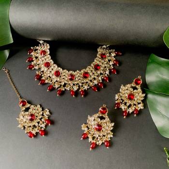 Traditional Kundan Pearl Drop Bridal Choker Necklace With Chandbali Earrings & Maang Tikka Jewellery Set 1