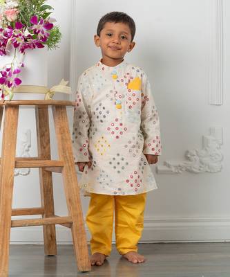 Off white embroidered kurta pyjama set 1