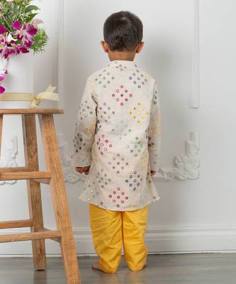 Off white embroidered kurta pyjama set 3