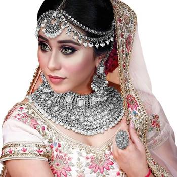 Traditional Handcrafted Faux Kundan Bridal Jewellery Set with Earrings & Matha Patti 1