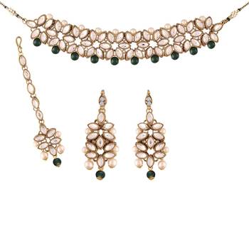 Traditional Kundan & Pearl Studded Choker Necklace Jewellery Set with Earrings & Maang Tikka for Women 1
