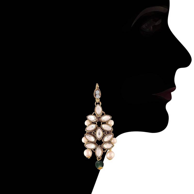 Traditional Kundan & Pearl Studded Choker Necklace Jewellery Set with Earrings & Maang Tikka for Women