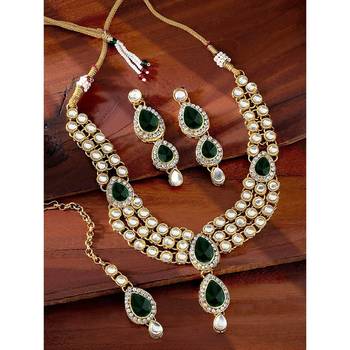 Traditional Kundan Necklace Set for Women  1