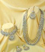 Traditional Kundan & Pearl Studded Bridal Choker Necklace Jewellery Set With Earrings & Maang Tikka for Women