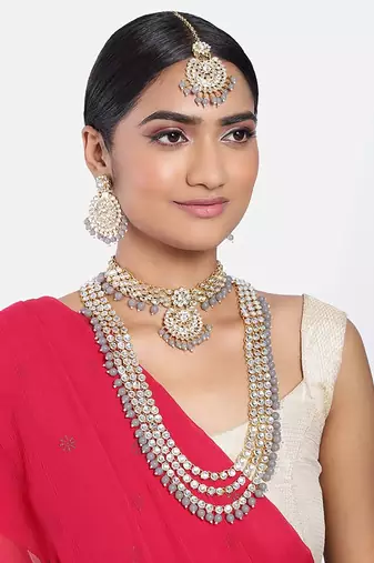 Traditional Kundan & Pearl Studded Bridal Choker Necklace Jewellery Set With Earrings & Maang Tikka for Women