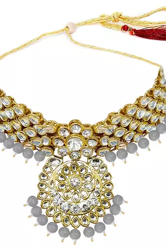 Traditional Kundan & Pearl Studded Bridal Choker Necklace Jewellery Set With Earrings & Maang Tikka for Women