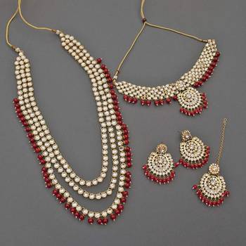 Traditional Kundan & Pearl Studded Bridal Choker Necklace Jewellery Set With Earrings & Maang Tikka for Women 4