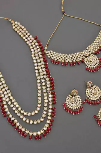 Traditional Kundan & Pearl Studded Bridal Choker Necklace Jewellery Set With Earrings & Maang Tikka for Women