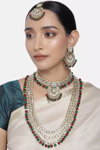 Traditional Kundan & Pearl Studded Bridal Choker Necklace Jewellery Set With Earrings & Maang Tikka for Women