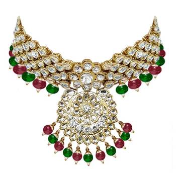 Traditional Kundan & Pearl Studded Bridal Choker Necklace Jewellery Set With Earrings & Maang Tikka for Women 5