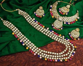 Traditional Kundan & Pearl Studded Bridal Choker Necklace Jewellery Set With Earrings & Maang Tikka for Women 1