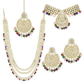Traditional Kundan & Pearl Studded Bridal Choker Necklace Jewellery Set With Earrings & Maang Tikka for Women 2