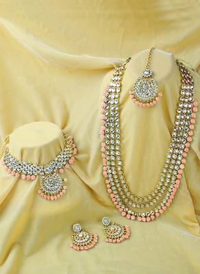 Traditional Kundan & Pearl Studded Bridal Choker Necklace Jewellery Set With Earrings & Maang Tikka for Women 1