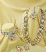 Traditional Kundan & Pearl Studded Bridal Choker Necklace Jewellery Set With Earrings & Maang Tikka for Women