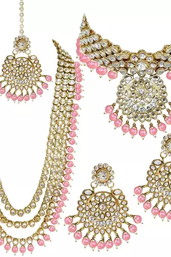 Traditional Kundan & Pearl Studded Bridal Choker Necklace Jewellery Set With Earrings & Maang Tikka for Women
