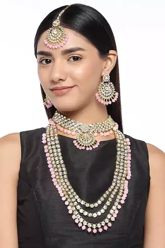 Traditional Kundan & Pearl Studded Bridal Choker Necklace Jewellery Set With Earrings & Maang Tikka for Women