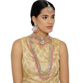 Traditional Kundan & Pearl Studded Bridal Choker Necklace Jewellery Set With Earrings & Maang Tikka for Women 6