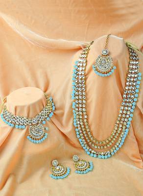 Traditional Kundan & Pearl Studded Bridal Choker Necklace Jewellery Set With Earrings & Maang Tikka for Women 1