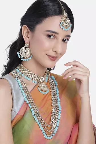 Traditional Kundan & Pearl Studded Bridal Choker Necklace Jewellery Set With Earrings & Maang Tikka for Women