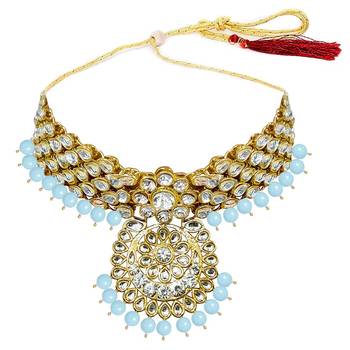 Traditional Kundan & Pearl Studded Bridal Choker Necklace Jewellery Set With Earrings & Maang Tikka for Women 4