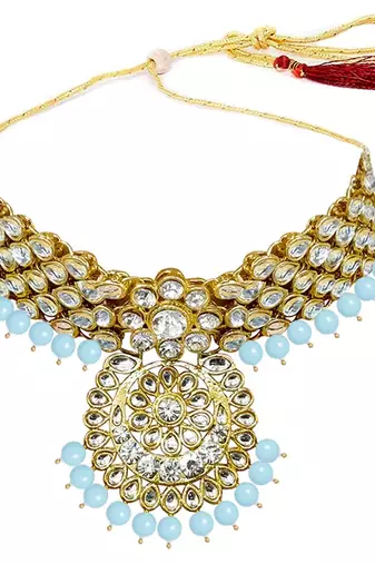Traditional Kundan & Pearl Studded Bridal Choker Necklace Jewellery Set With Earrings & Maang Tikka for Women