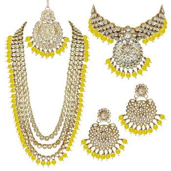Traditional Kundan & Pearl Studded Bridal Choker Necklace Jewellery Set With Earrings & Maang Tikka for Women 2