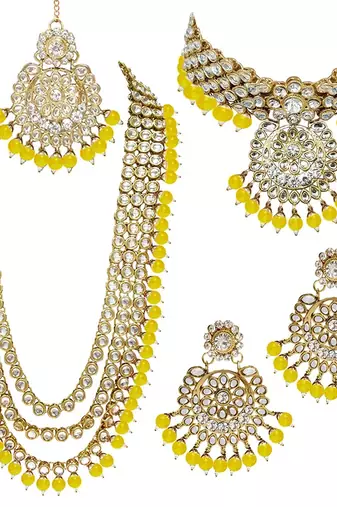 Traditional Kundan & Pearl Studded Bridal Choker Necklace Jewellery Set With Earrings & Maang Tikka for Women
