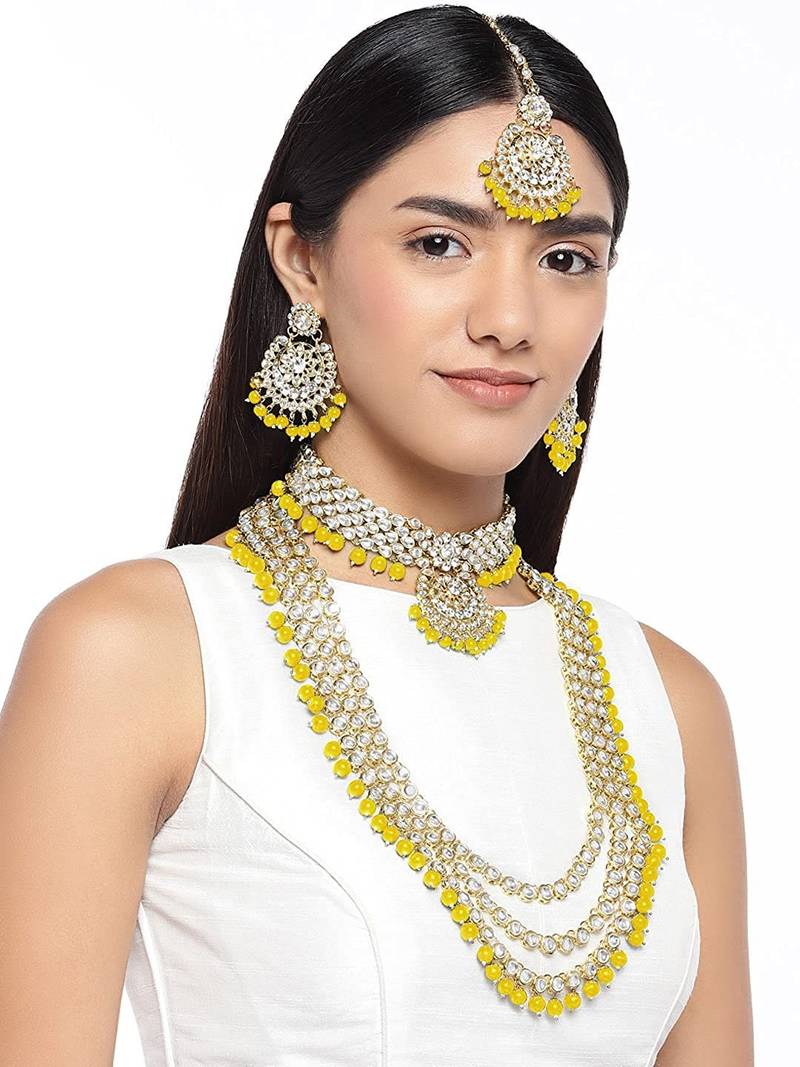 Traditional Kundan & Pearl Studded Bridal Choker Necklace Jewellery Set With Earrings & Maang Tikka for Women