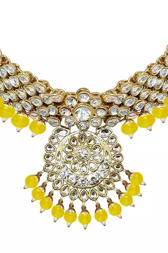 Traditional Kundan & Pearl Studded Bridal Choker Necklace Jewellery Set With Earrings & Maang Tikka for Women