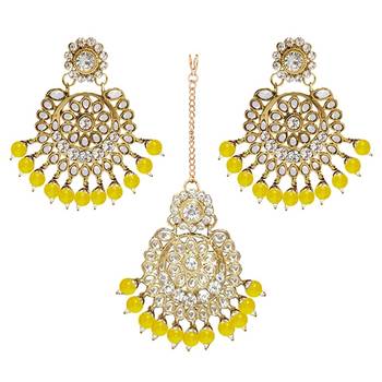 Traditional Kundan & Pearl Studded Bridal Choker Necklace Jewellery Set With Earrings & Maang Tikka for Women 6