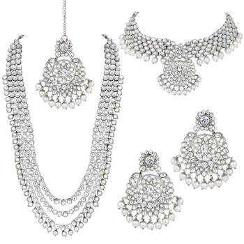 Traditional Kundan & Pearl Studded Bridal Choker Necklace Jewellery Set With Earrings & Maang Tikka for Women 2