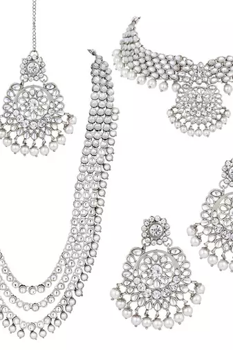 Traditional Kundan & Pearl Studded Bridal Choker Necklace Jewellery Set With Earrings & Maang Tikka for Women