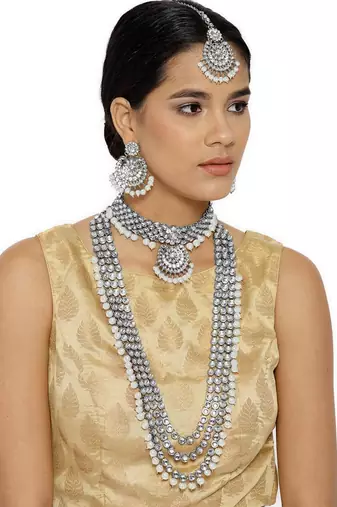 Traditional Kundan & Pearl Studded Bridal Choker Necklace Jewellery Set With Earrings & Maang Tikka for Women